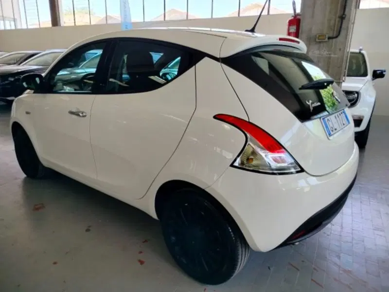 Lancia Ypsilon usata a Forlì-Cesena (7)