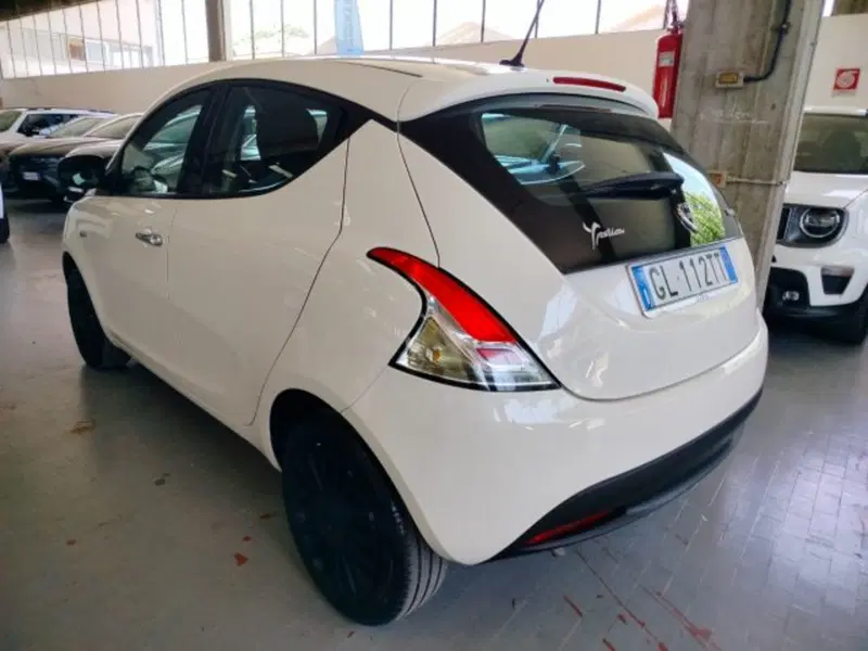 Lancia Ypsilon usata a Forlì-Cesena (8)