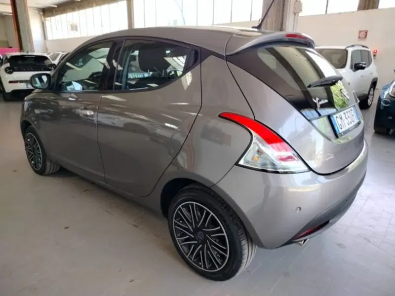 Lancia Ypsilon usata a Forlì-Cesena (10)