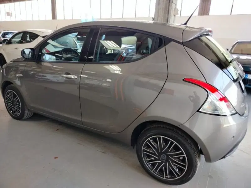 Lancia Ypsilon usata a Forlì-Cesena (11)