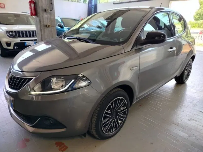 Lancia Ypsilon usata a Forlì-Cesena (12)