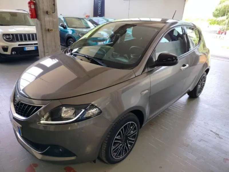 Lancia Ypsilon usata a Forlì-Cesena (13)