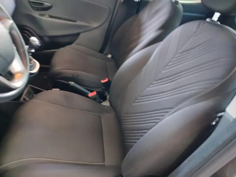 Lancia Ypsilon usata a Forlì-Cesena (18)