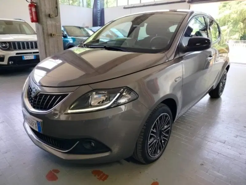 Lancia Ypsilon usata a Forlì-Cesena (3)