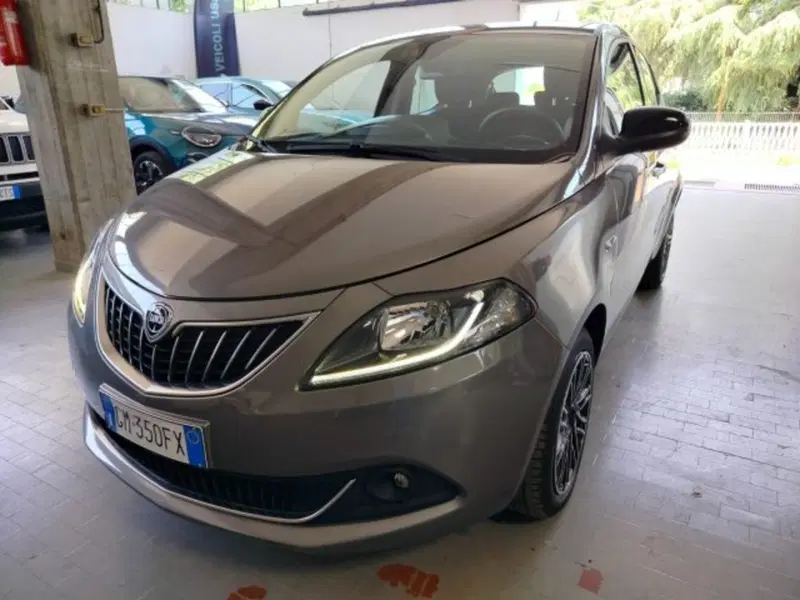 Lancia Ypsilon usata a Forlì-Cesena (4)