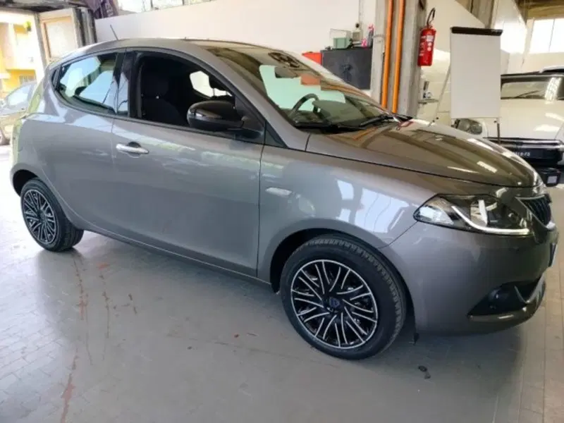Lancia Ypsilon usata a Forlì-Cesena (5)