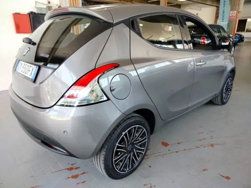 Lancia Ypsilon usata a Forlì-Cesena (6)