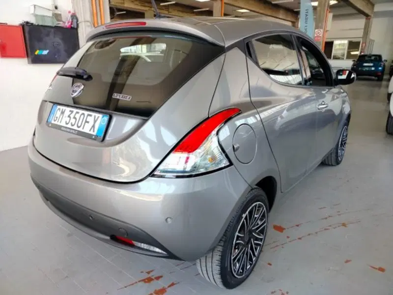 Lancia Ypsilon usata a Forlì-Cesena (7)