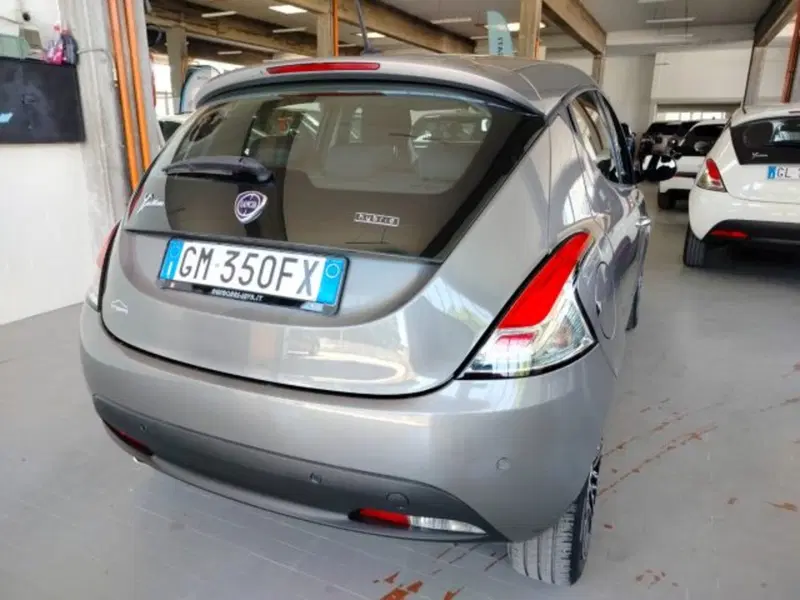 Lancia Ypsilon usata a Forlì-Cesena (8)