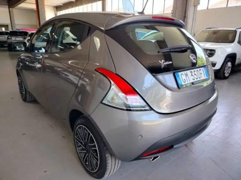 Lancia Ypsilon usata a Forlì-Cesena (9)