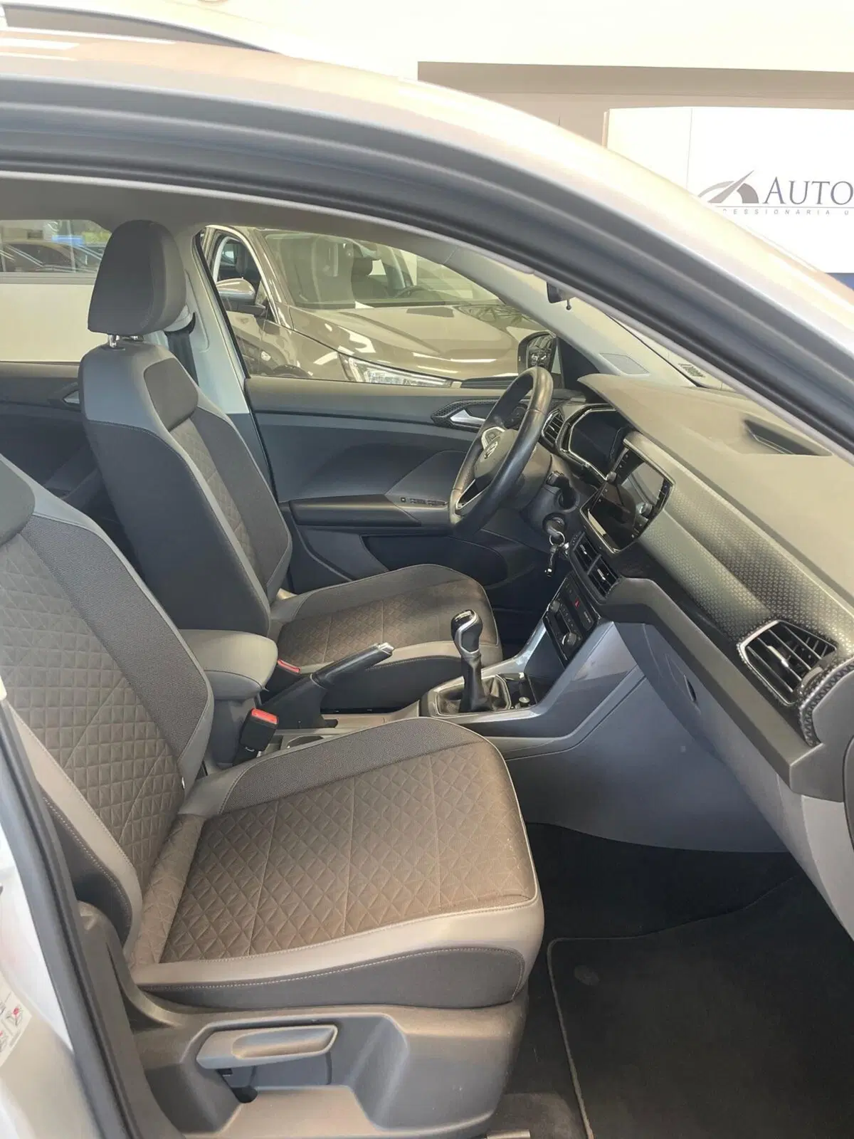 Volkswagen T-Cross usata a Sassari (11)
