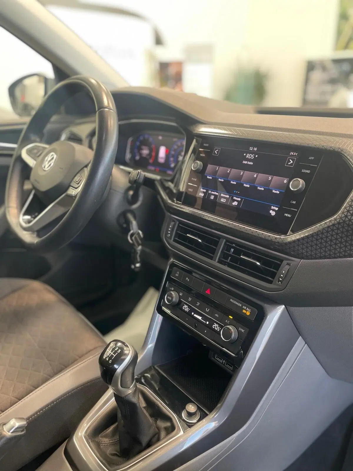 Volkswagen T-Cross usata a Sassari (7)
