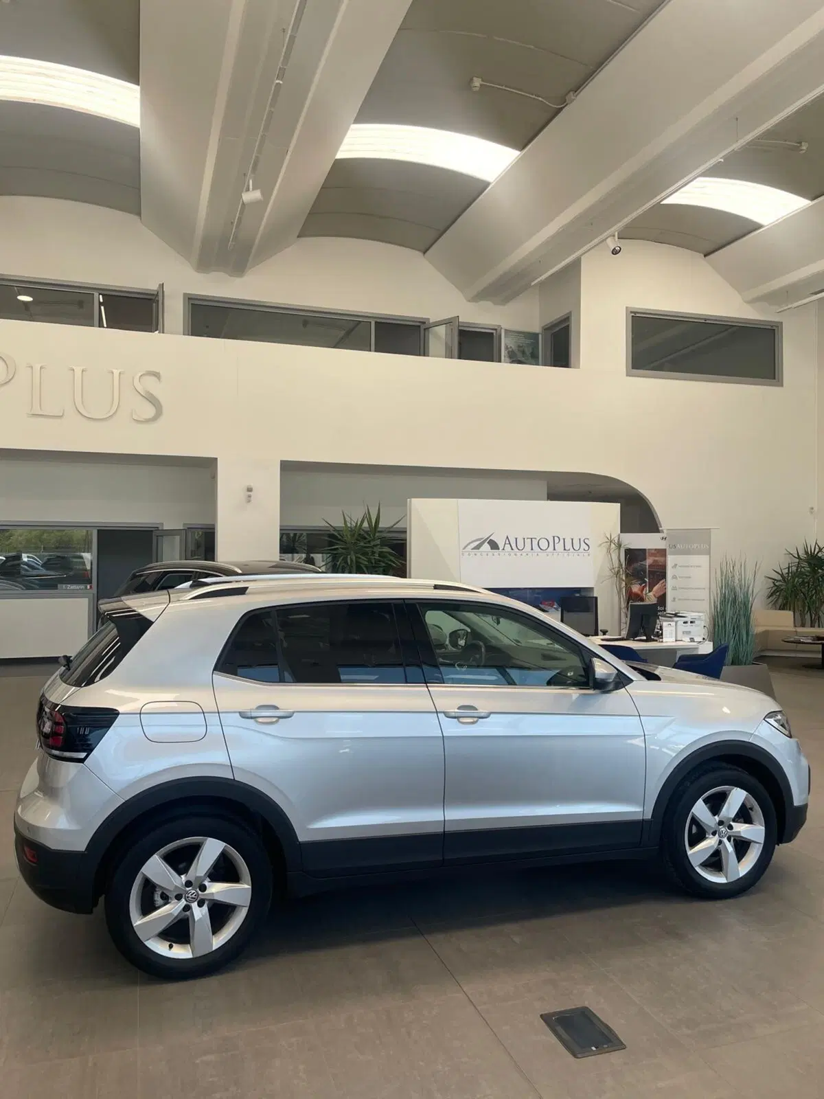 Volkswagen T-Cross usata a Sassari (8)