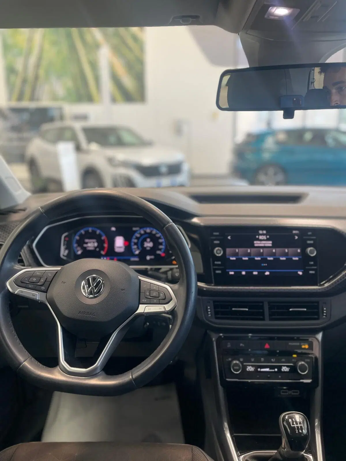 Volkswagen T-Cross usata a Sassari (9)