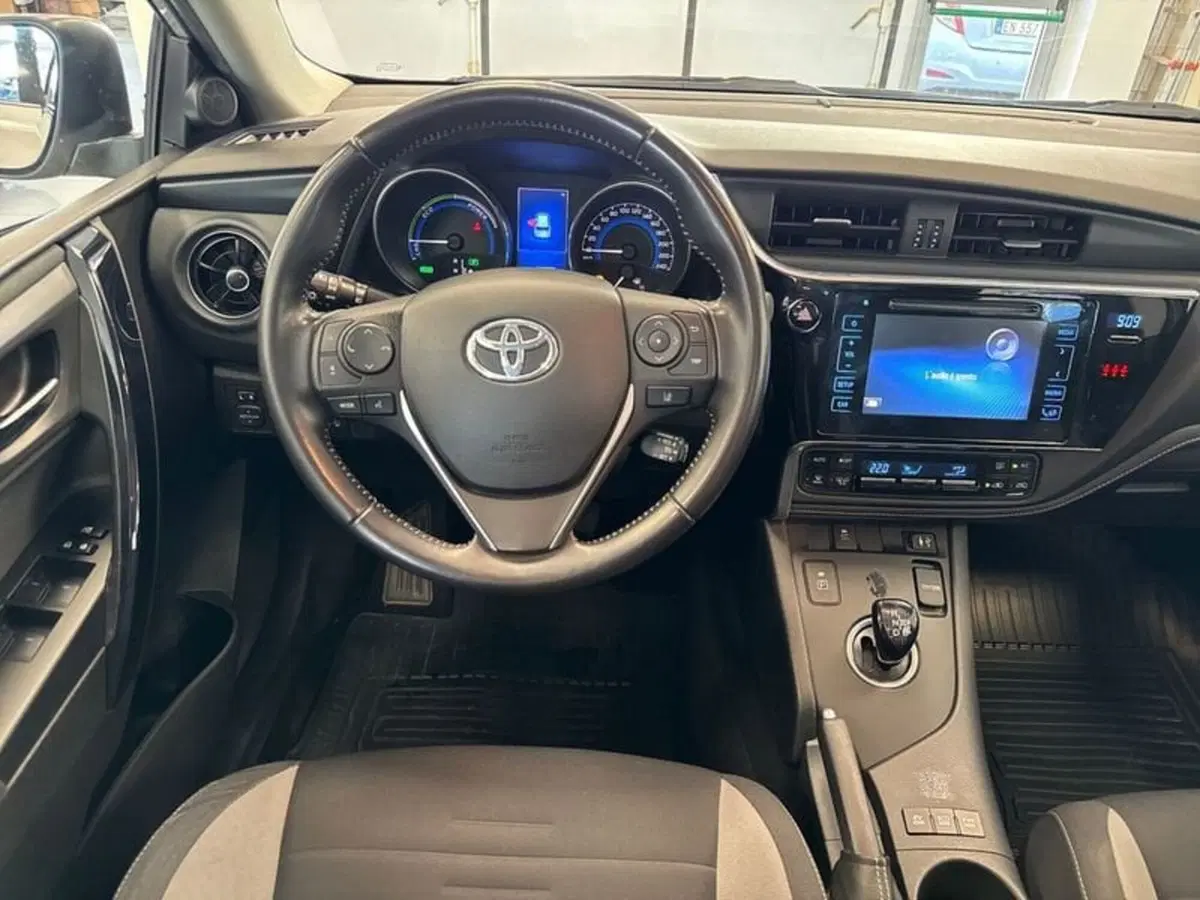 Toyota Auris usata a Prato (11)