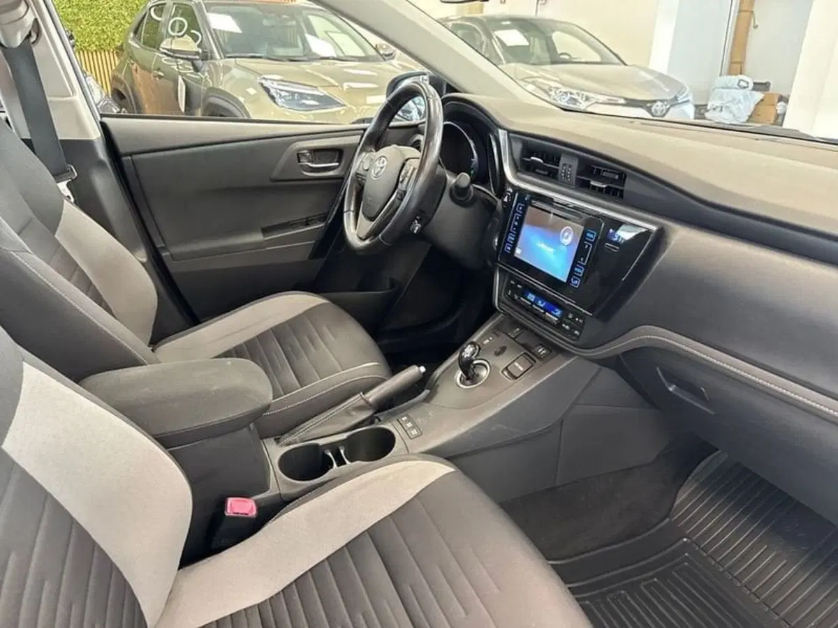 Toyota Auris usata a Prato (12)