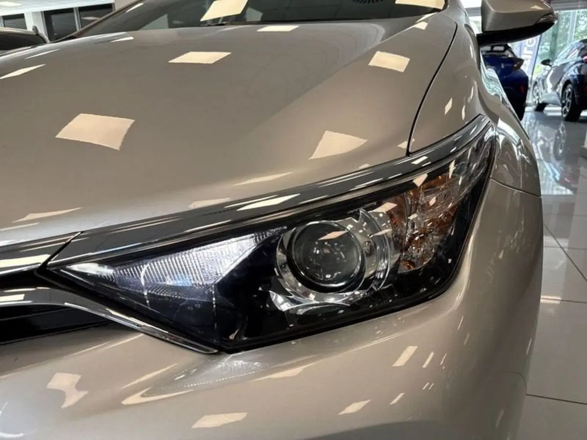 Toyota Auris usata a Prato (8)