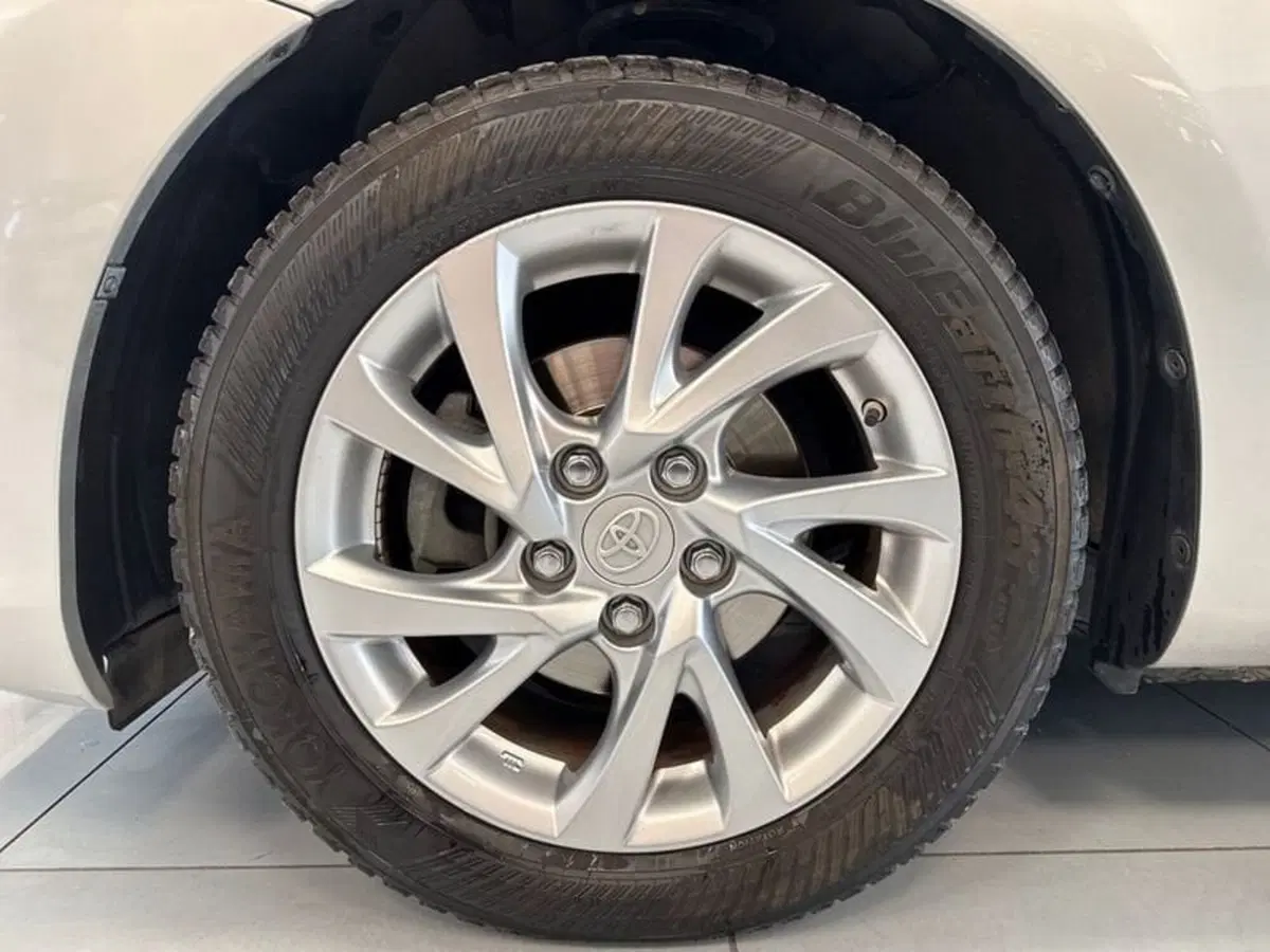 Toyota Auris usata a Prato (9)