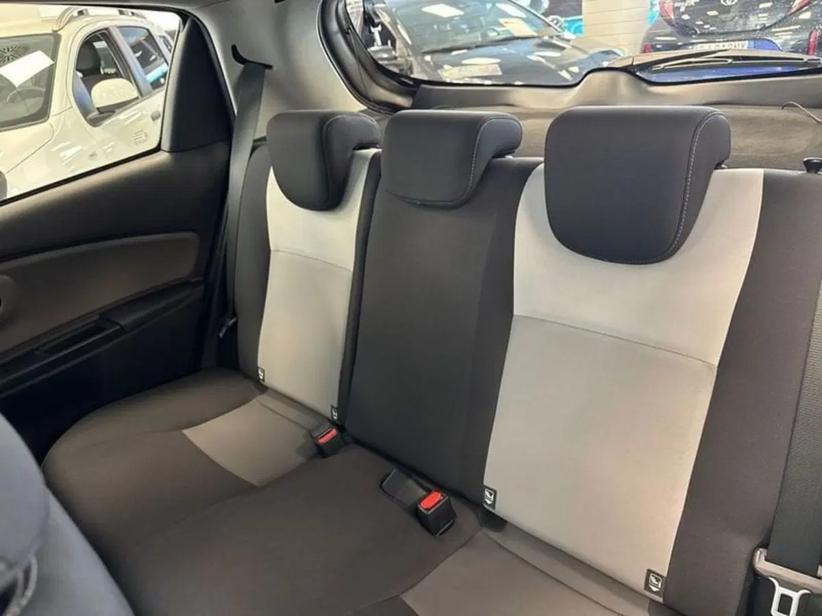 Toyota Yaris usata a Prato (15)