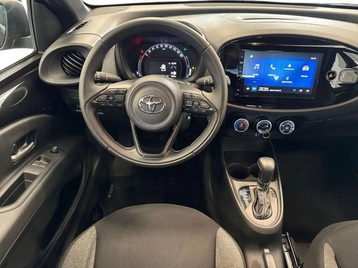 Toyota Aygo X usata a Prato (11)