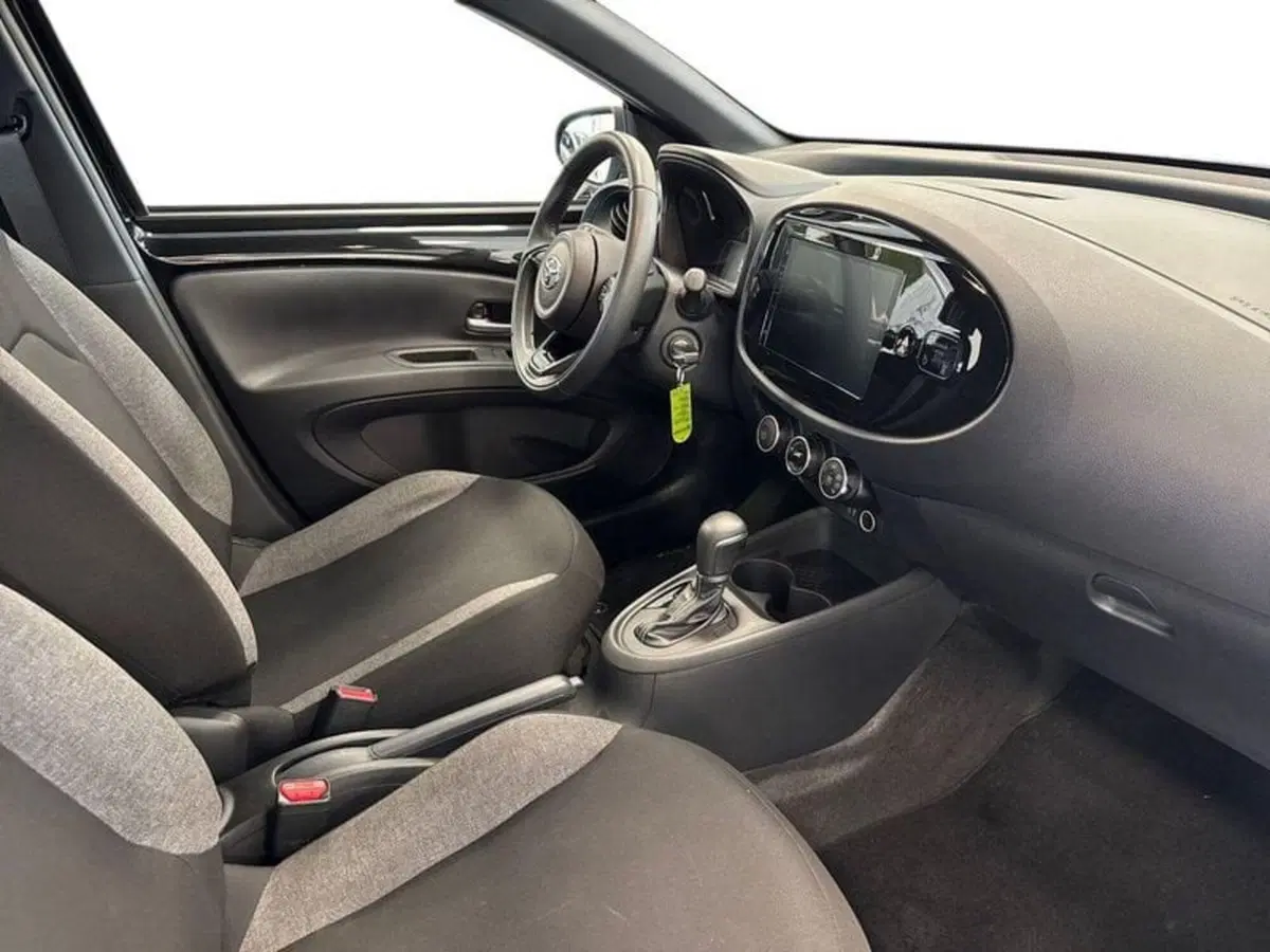 Toyota Aygo X usata a Prato (12)