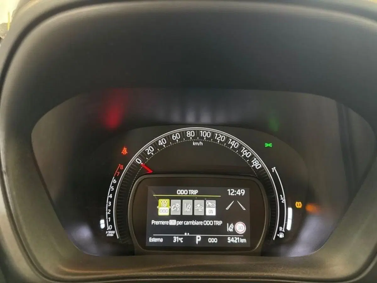 Toyota Aygo X usata a Prato (13)