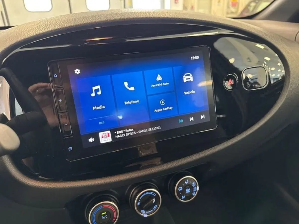 Toyota Aygo X usata a Prato (14)