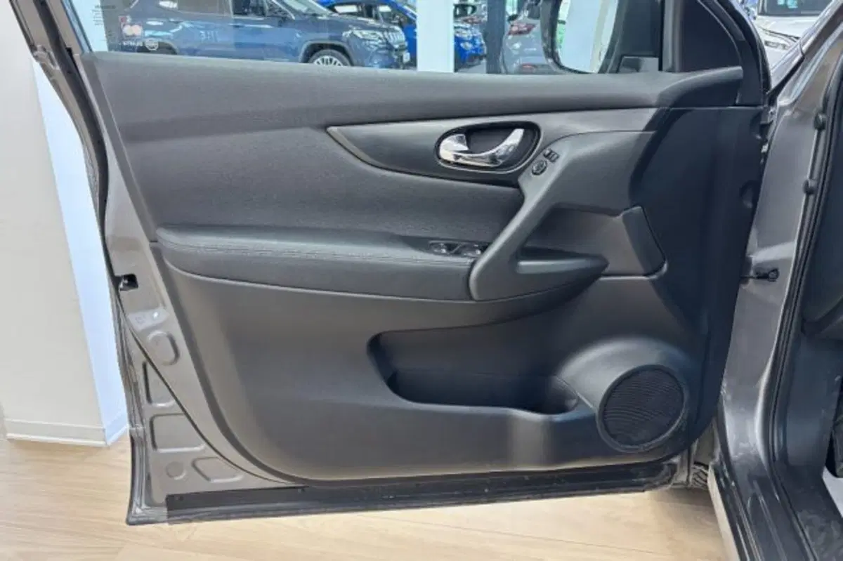 Nissan Qashqai usata a Latina (12)
