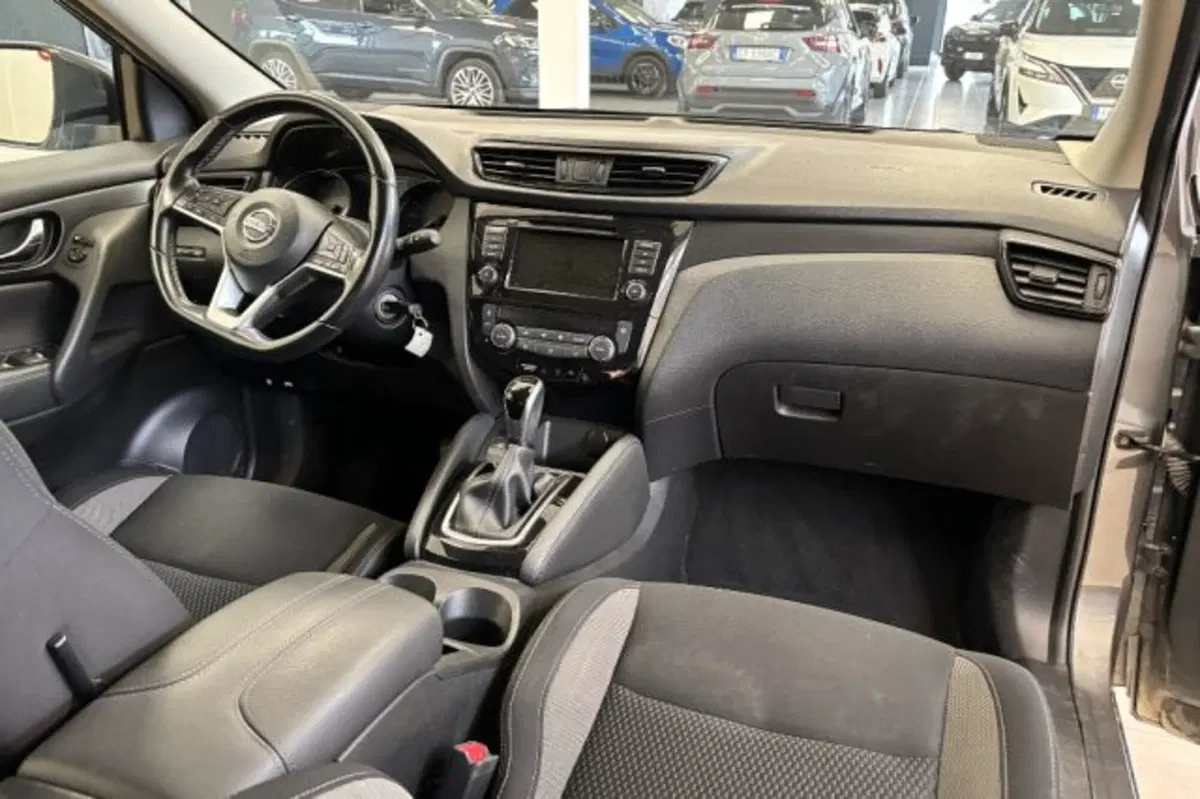 Nissan Qashqai usata a Latina (9)