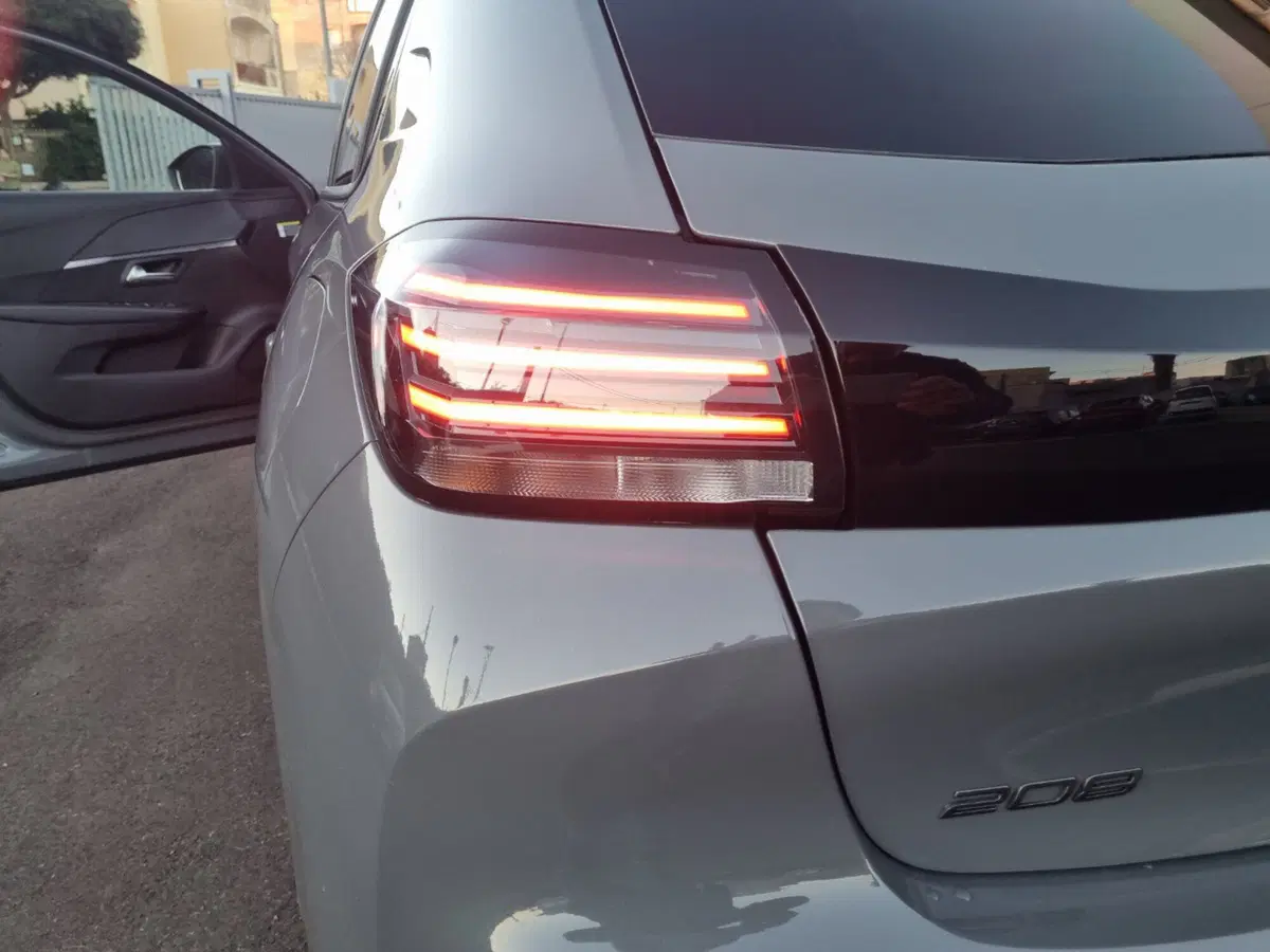 Peugeot 208 usata a Lecce (20)