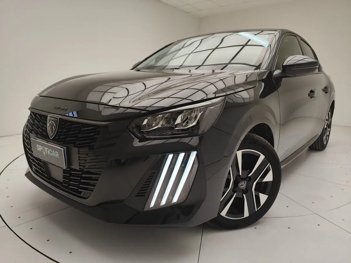 Peugeot 208 usata a Como