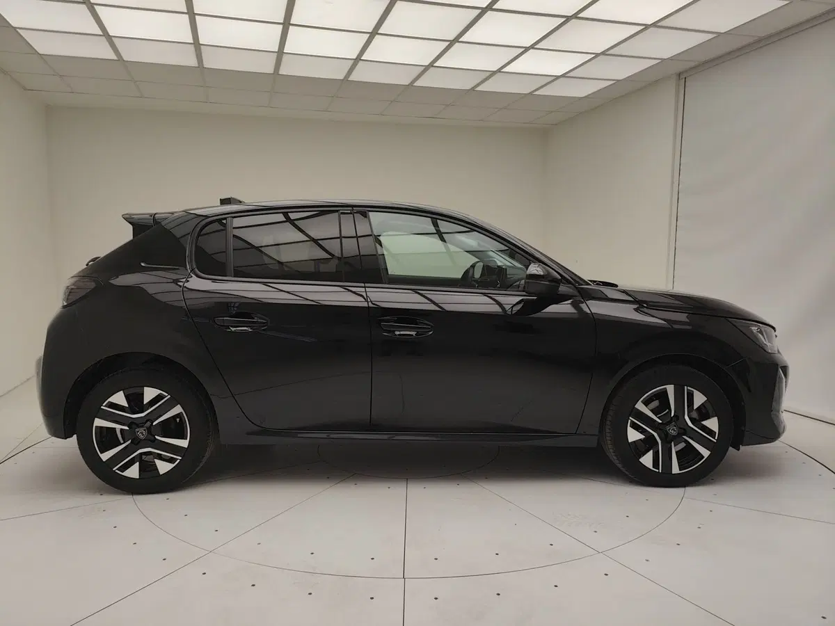 Peugeot 208 usata a Como (18)