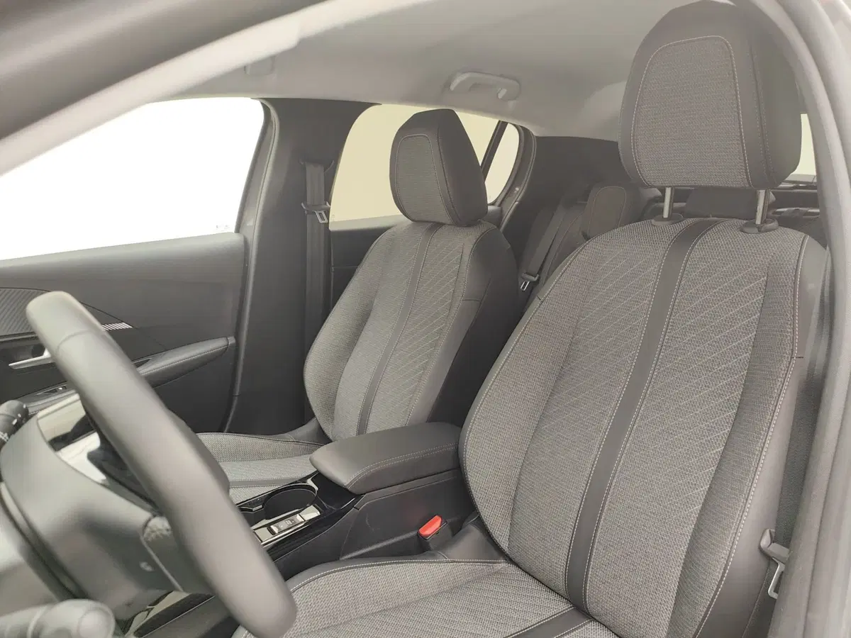 Peugeot 208 usata a Como (11)