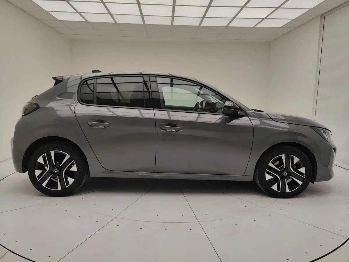 Peugeot 208 usata a Como (18)