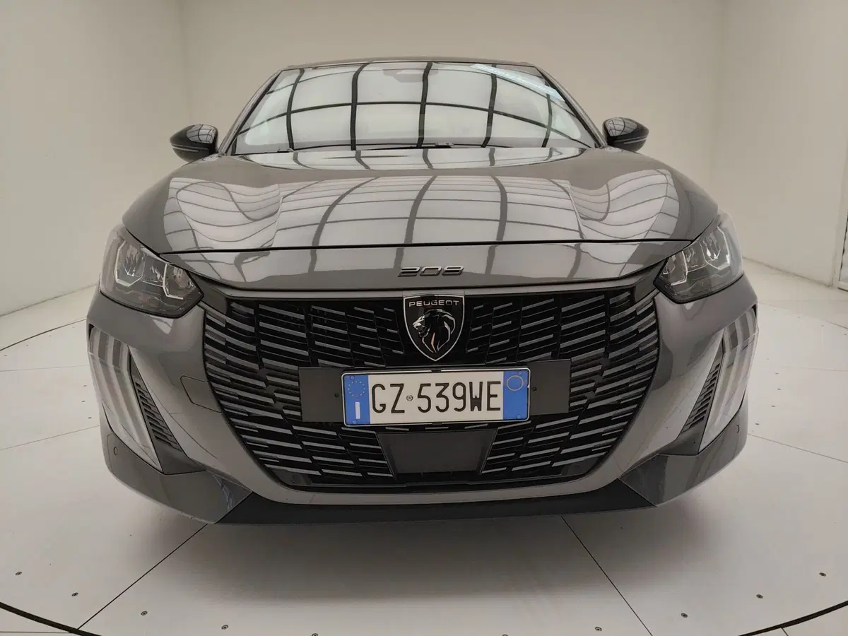 Peugeot 208 usata a Como (2)