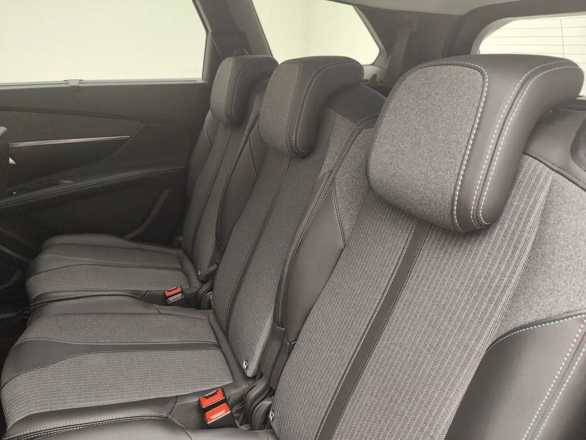 Peugeot 5008 usata a Como (13)