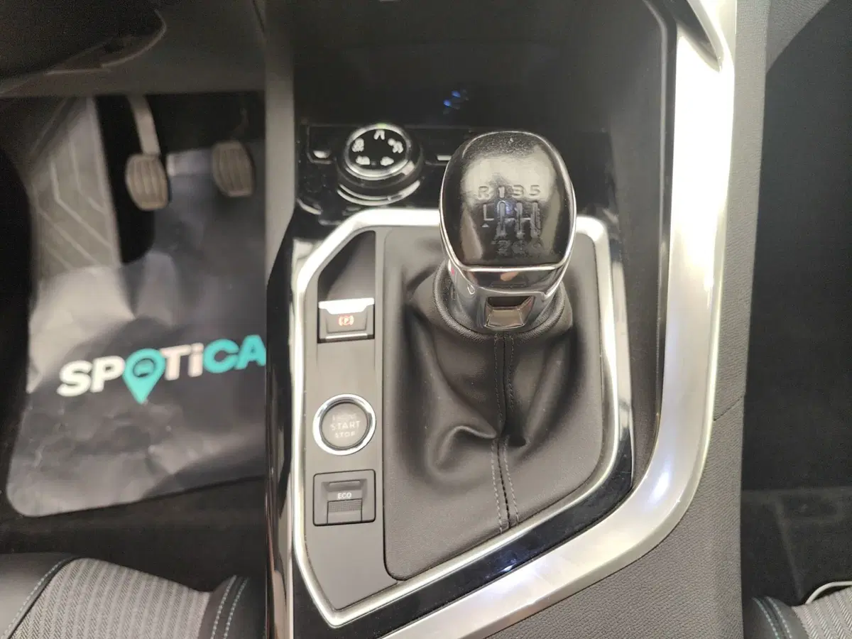 Peugeot 5008 usata a Como (18)