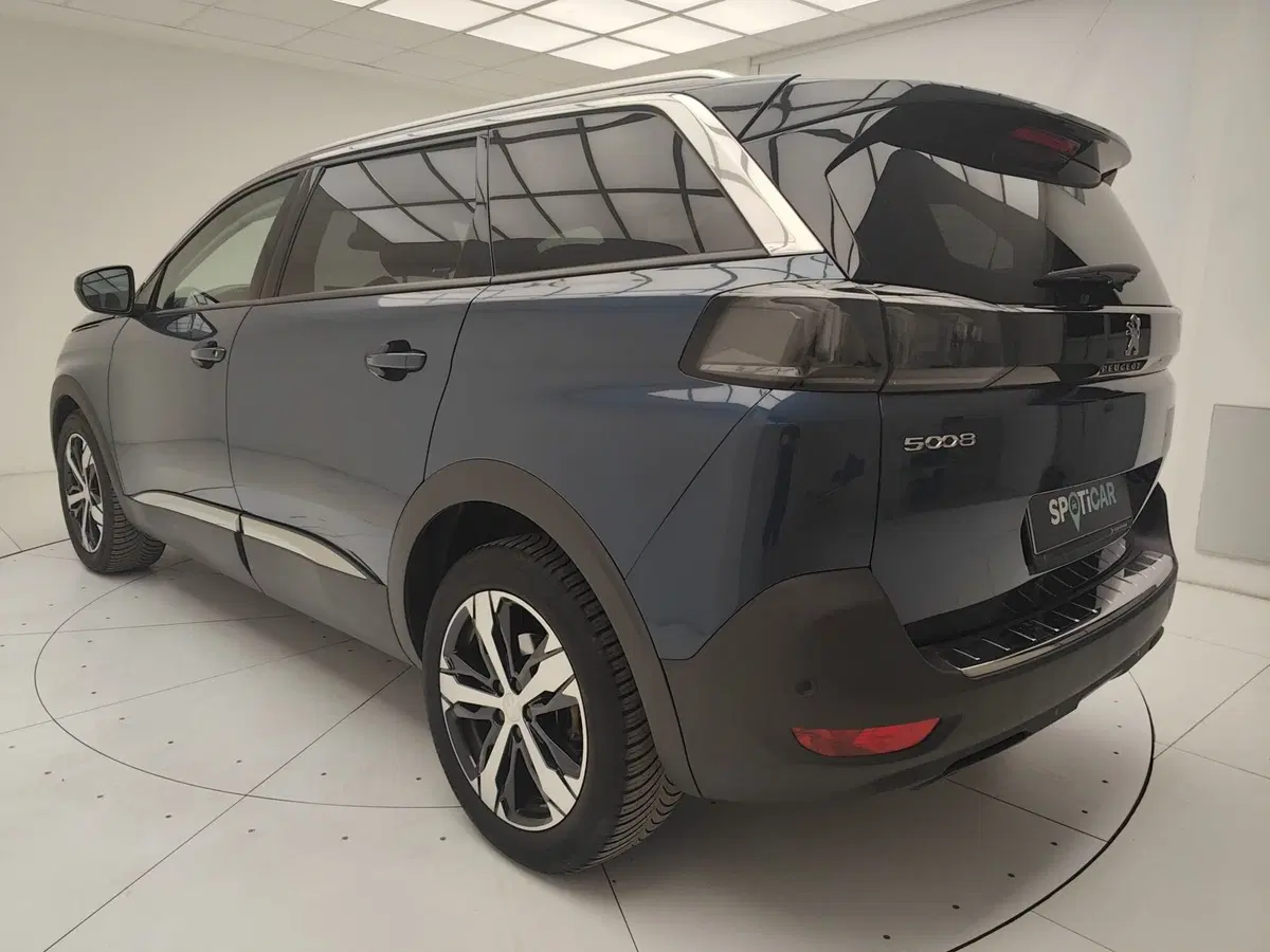 Peugeot 5008 usata a Como (4)
