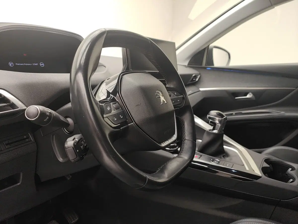 Peugeot 5008 usata a Como (9)