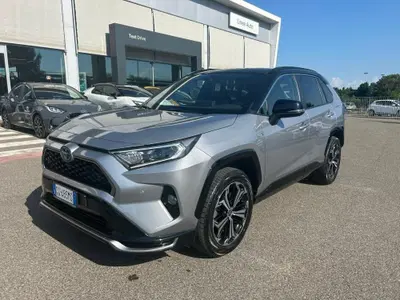 Toyota Rav4 vvt-ie phev More Style awd-i e-cvt del 2021 usata a Piacenza