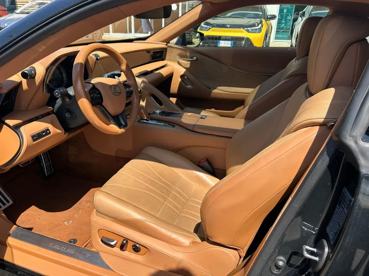 Lexus LC usata a Piacenza (9)
