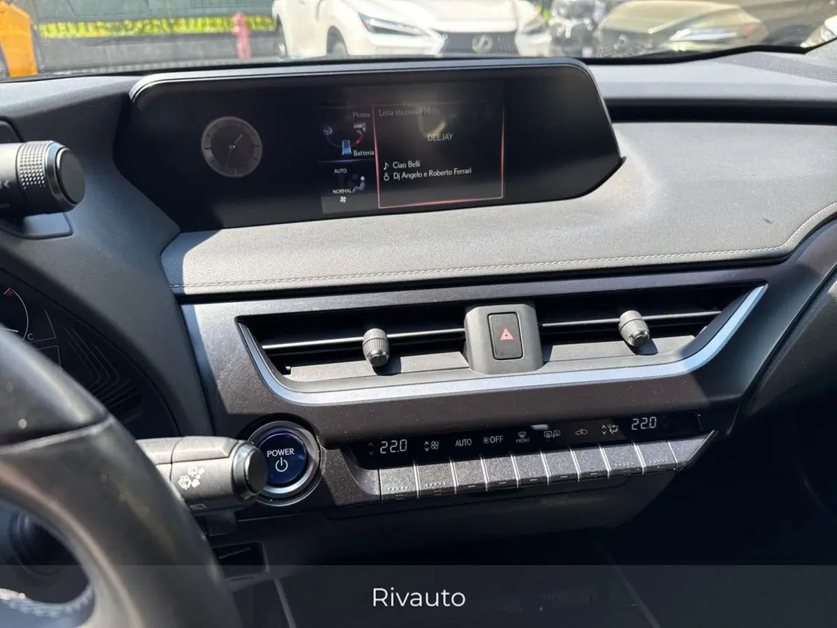 Lexus UX usata a Como (10)