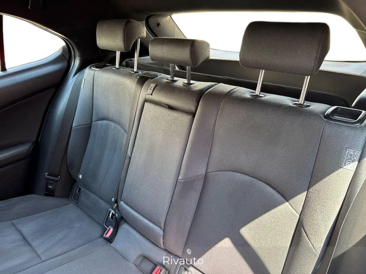 Lexus UX usata a Como (11)