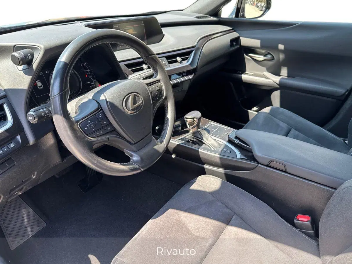 Lexus UX usata a Como (7)