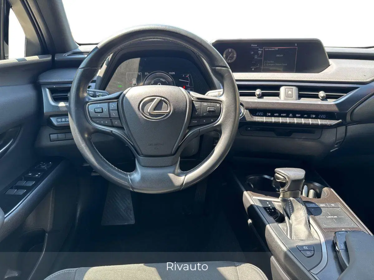 Lexus UX usata a Como (8)