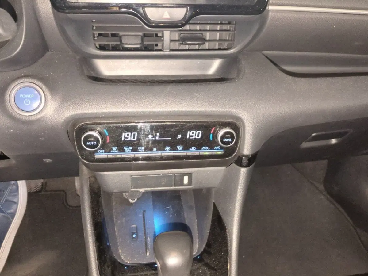 Toyota Yaris usata a Milano (16)
