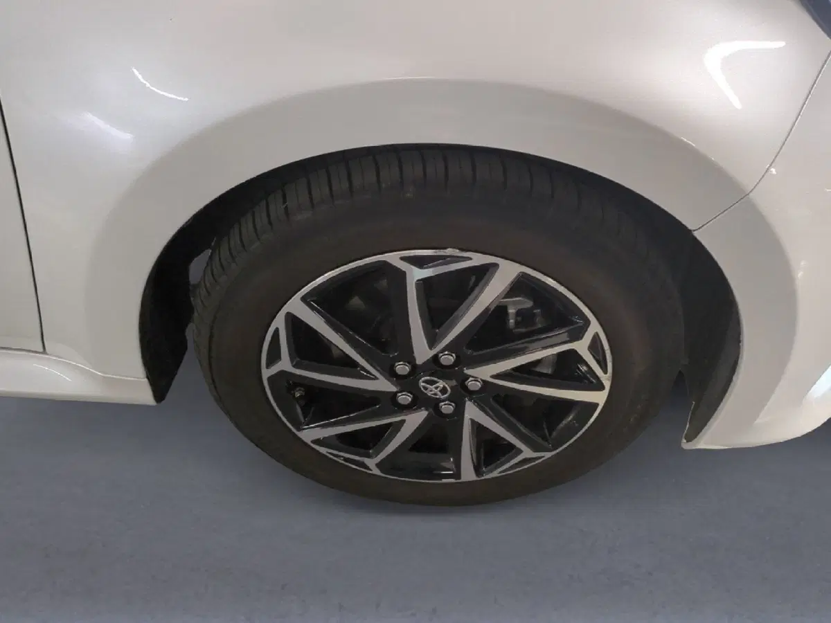 Toyota Yaris usata a Milano (9)