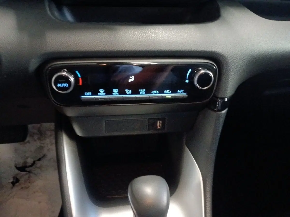 Toyota Yaris usata a Milano (16)
