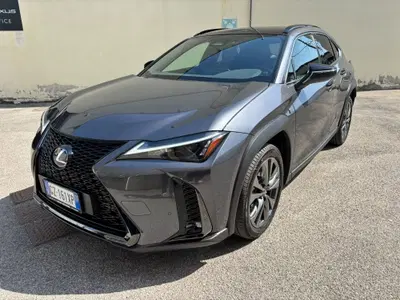 Lexus UX 300h 2.0 F-Design 2wd 156cv cvt del 2025 usata a Modena