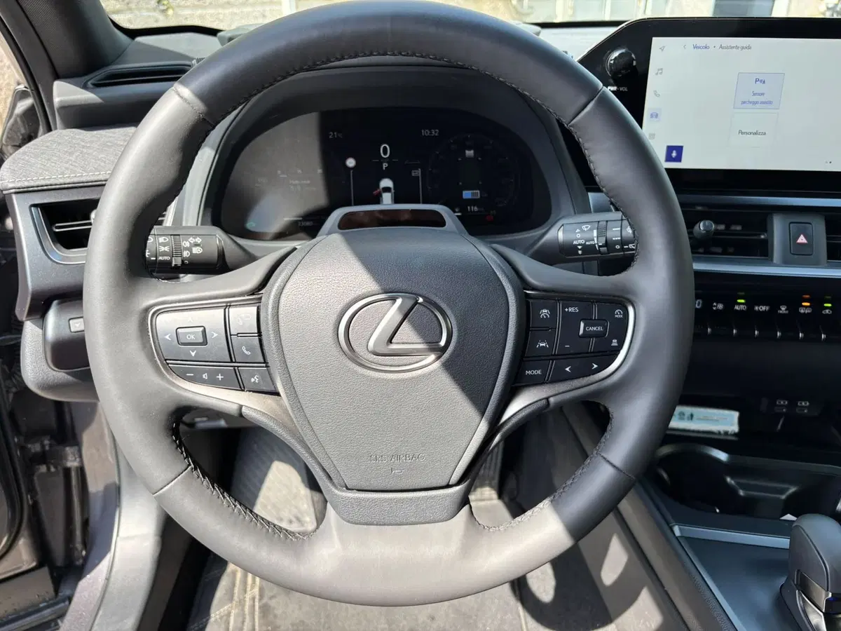 Lexus UX usata a Modena (10)